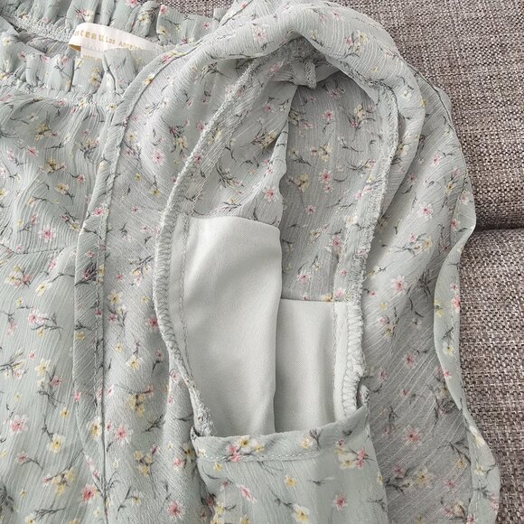 Pretty blouse - Picture 7 of 8